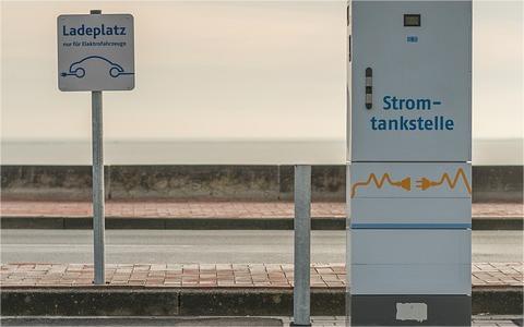 四川:2025年建成乡村公共充电桩超2.2万个 四川:2025年建成乡村公共充电桩超2.2万个