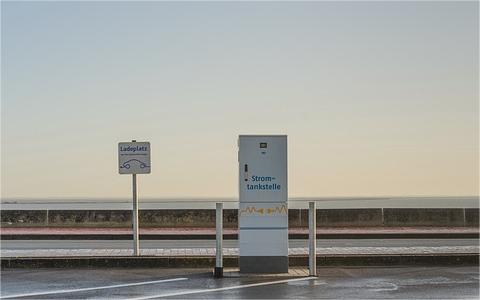住建部：加强充换电站等配套能源设施统筹建设